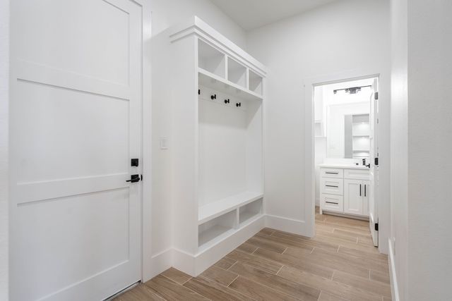 5617 E County Rd 94, Midland, TX 79706