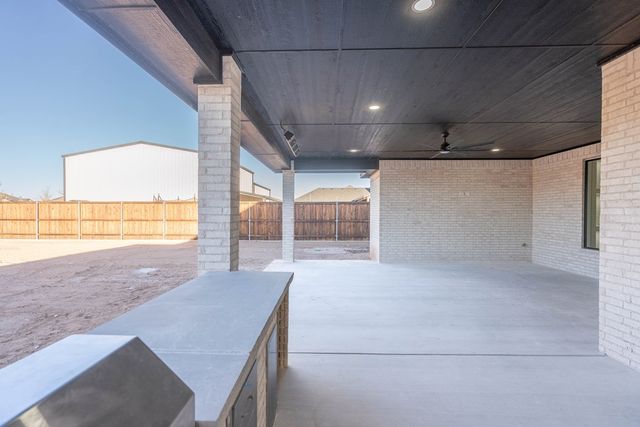 5617 E County Rd 94, Midland, TX 79706