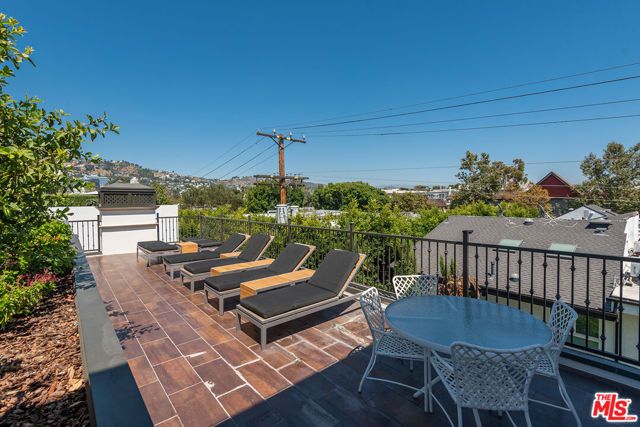 718 N Croft Avenue 103, Los Angeles, CA 90069