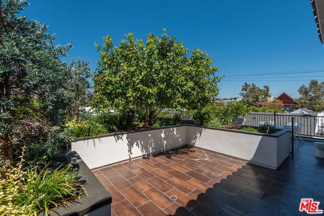 718 N Croft Avenue 103, Los Angeles, CA 90069