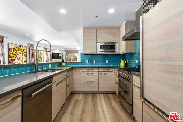 718 N Croft Avenue 103, Los Angeles, CA 90069