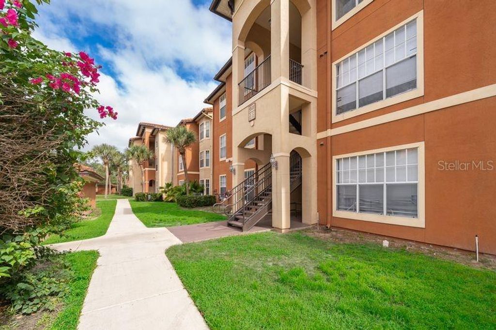 5548 METROWEST BOULEVARD 306, Orlando, FL 32811