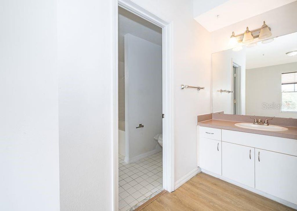 Image 13 of property listing at 5548 METROWEST BOULEVARD 306, Orlando, FL 32811