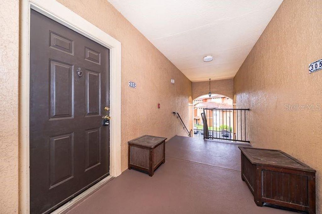 Image 4 of property listing at 5548 METROWEST BOULEVARD 306, Orlando, FL 32811