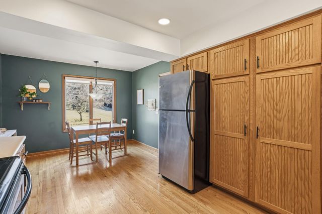 629 Maple Park Drive, Mendota Heights, MN 55118