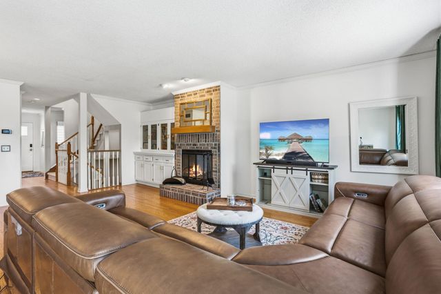 629 Maple Park Drive, Mendota Heights, MN 55118