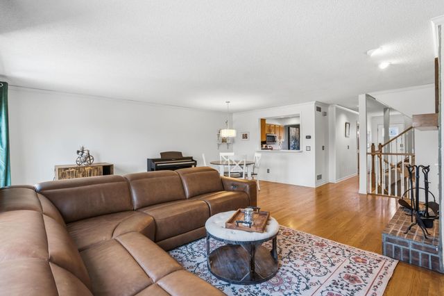 629 Maple Park Drive, Mendota Heights, MN 55118