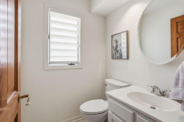 629 Maple Park Drive, Mendota Heights, MN 55118