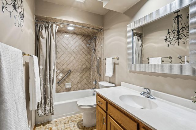 629 Maple Park Drive, Mendota Heights, MN 55118