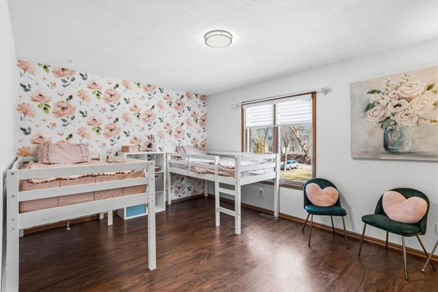 629 Maple Park Drive, Mendota Heights, MN 55118