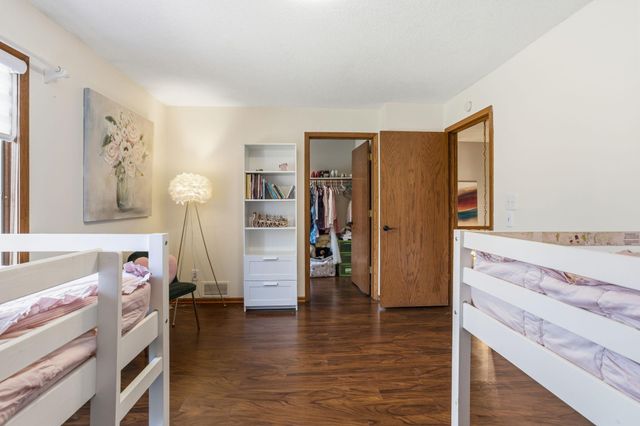 629 Maple Park Drive, Mendota Heights, MN 55118