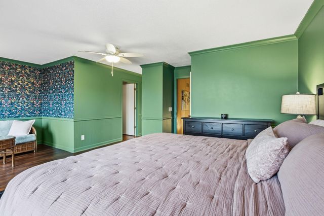 629 Maple Park Drive, Mendota Heights, MN 55118