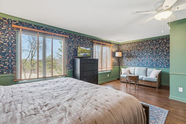 629 Maple Park Drive, Mendota Heights, MN 55118