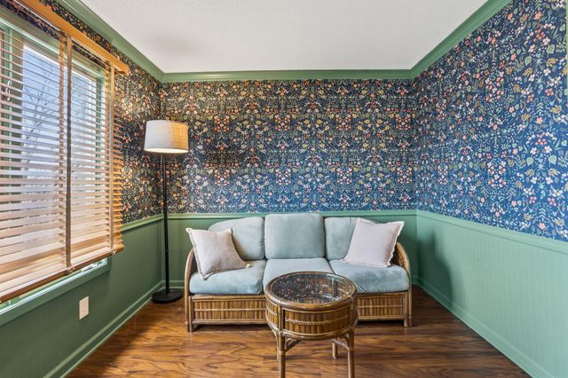 629 Maple Park Drive, Mendota Heights, MN 55118