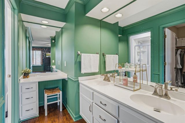 629 Maple Park Drive, Mendota Heights, MN 55118