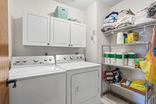 629 Maple Park Drive, Mendota Heights, MN 55118