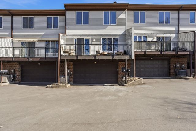 629 Maple Park Drive, Mendota Heights, MN 55118