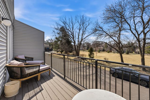 629 Maple Park Drive, Mendota Heights, MN 55118