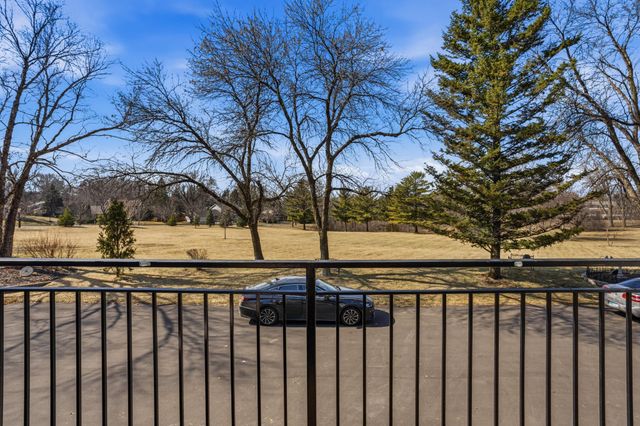 629 Maple Park Drive, Mendota Heights, MN 55118