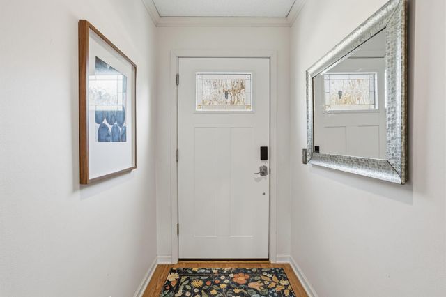 629 Maple Park Drive, Mendota Heights, MN 55118