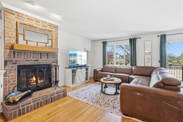 629 Maple Park Drive, Mendota Heights, MN 55118