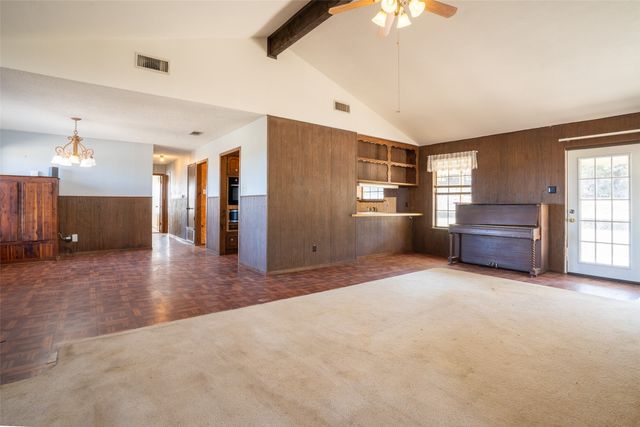 425 Private Road 816, Stephenville, TX 76401