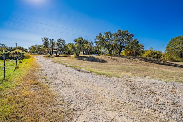 425 Private Road 816, Stephenville, TX 76401