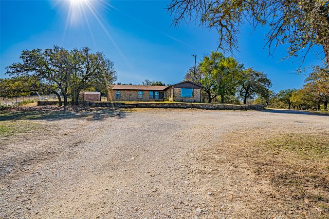 425 Private Road 816, Stephenville, TX 76401
