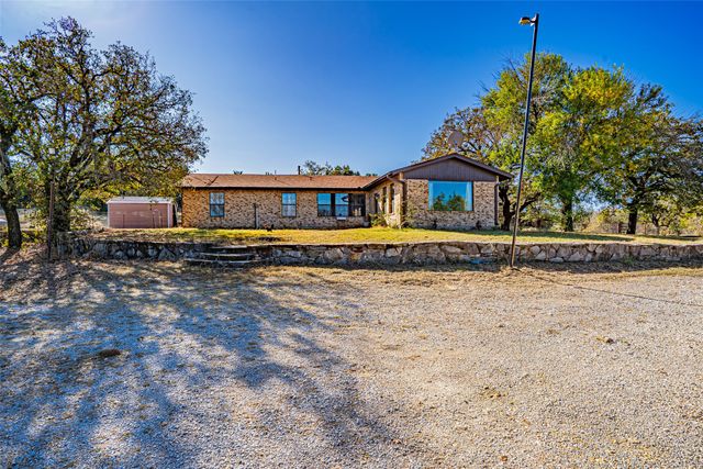 425 Private Road 816, Stephenville, TX 76401