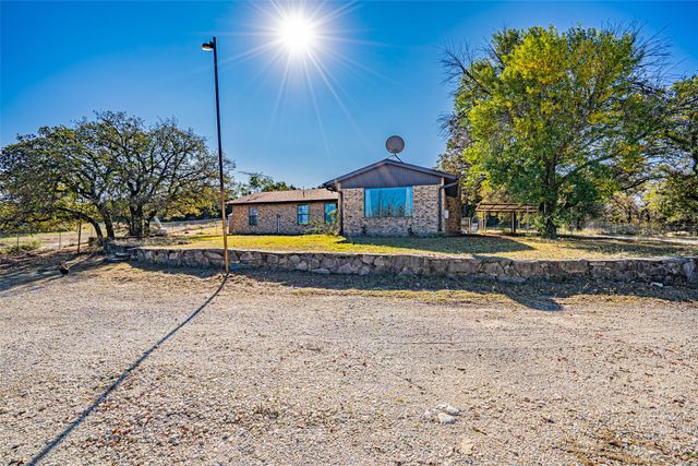 425 Private Road 816, Stephenville, TX 76401