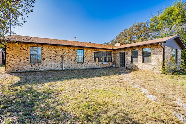 425 Private Road 816, Stephenville, TX 76401