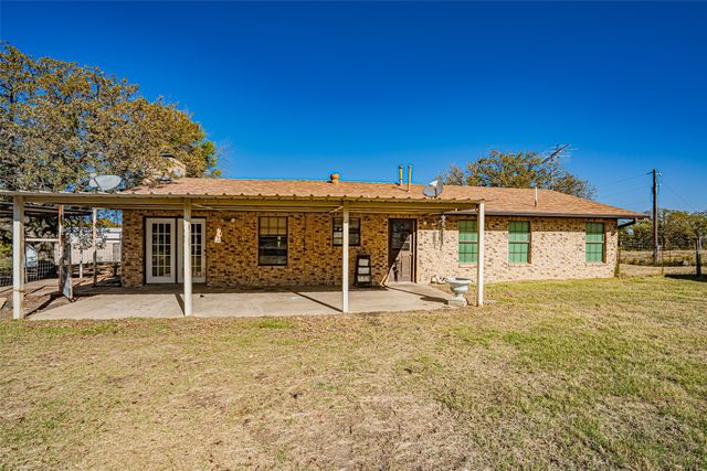 425 Private Road 816, Stephenville, TX 76401