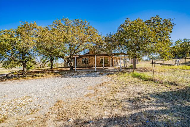 425 Private Road 816, Stephenville, TX 76401