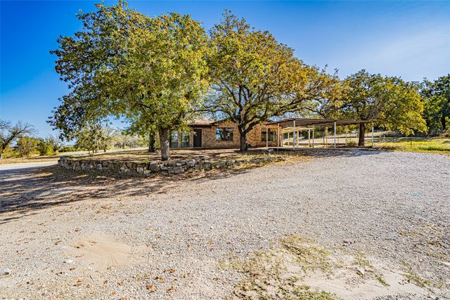 425 Private Road 816, Stephenville, TX 76401