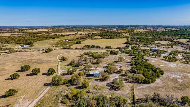 425 Private Road 816, Stephenville, TX 76401