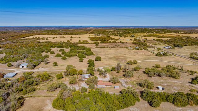 425 Private Road 816, Stephenville, TX 76401