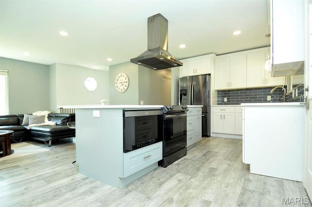 4921 Brockwood Drive, St Louis, MO 63128