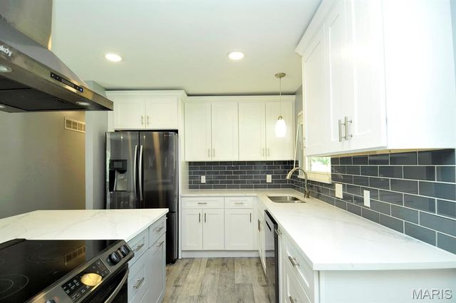 4921 Brockwood Drive, St Louis, MO 63128