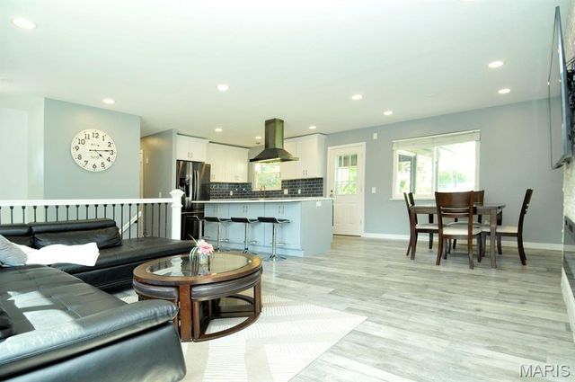 4921 Brockwood Drive, St Louis, MO 63128