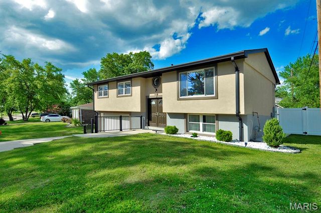 4921 Brockwood Drive, St Louis, MO 63128
