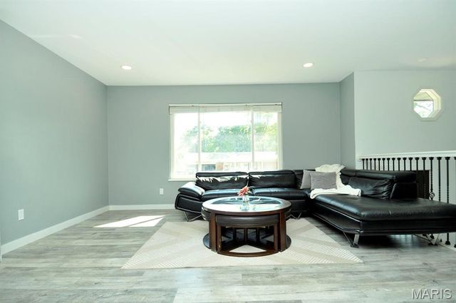 4921 Brockwood Drive, St Louis, MO 63128