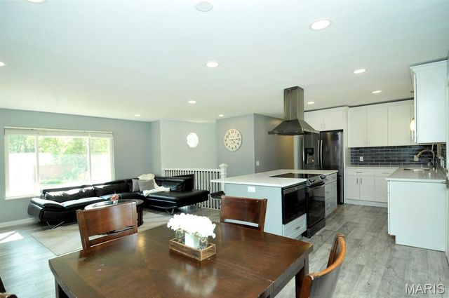 4921 Brockwood Drive, St Louis, MO 63128