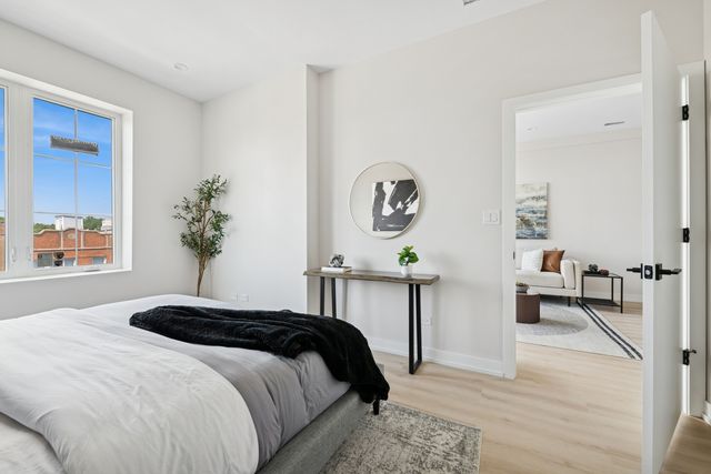 1355 N Western Avenue 2A, Chicago, IL 60622