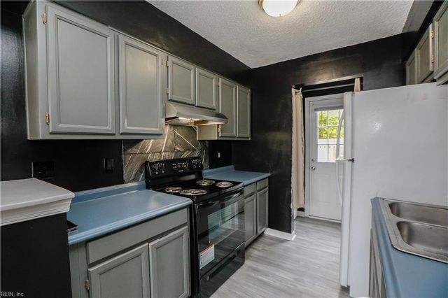 377 Lees Mill DR, Newport News, VA 23608