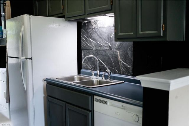377 Lees Mill DR, Newport News, VA 23608