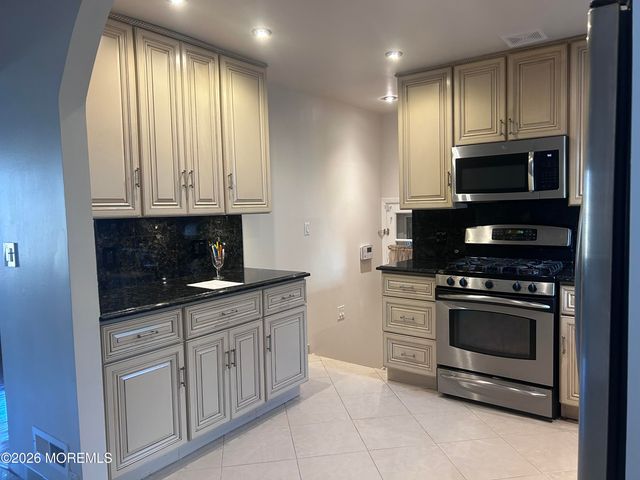 1 Andover Road, Old Bridge, NJ 08857