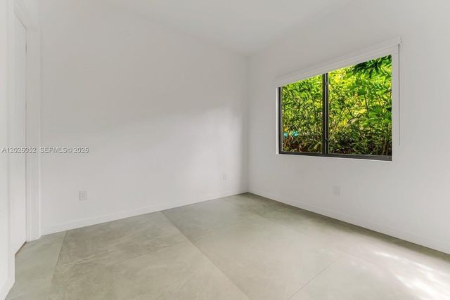 3741 Kumquat Ave, Miami, FL 33133
