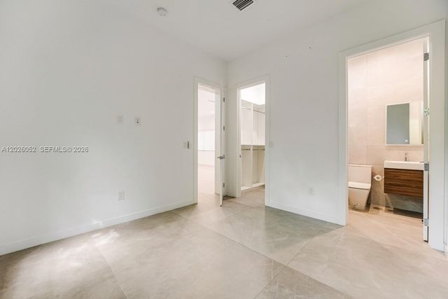 3741 Kumquat Ave, Miami, FL 33133