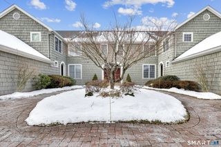 17 Harwich Lane 17, West Hartford, CT 06117