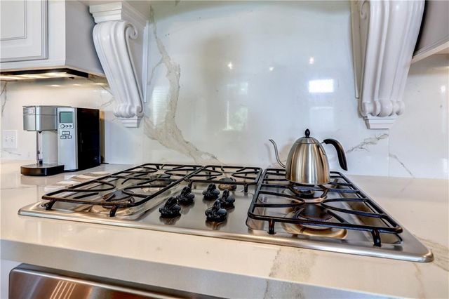 11515 W 165th Terrace, Overland Park, KS 66221